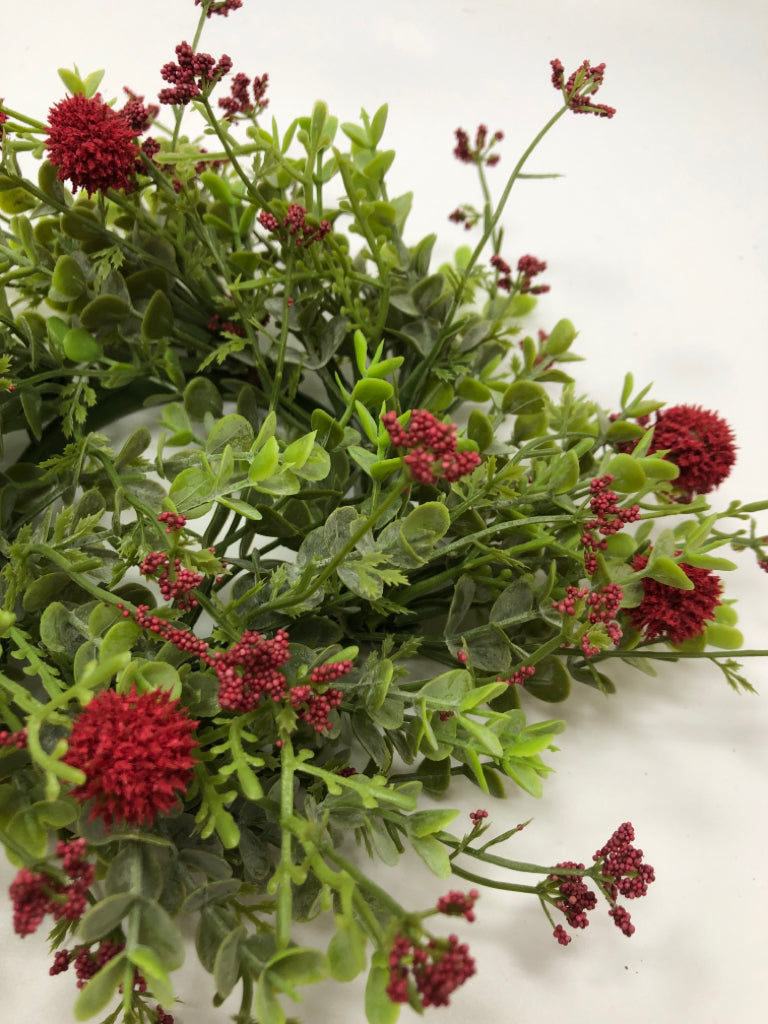RED FLORALS & GREENERY CANDLE RING.