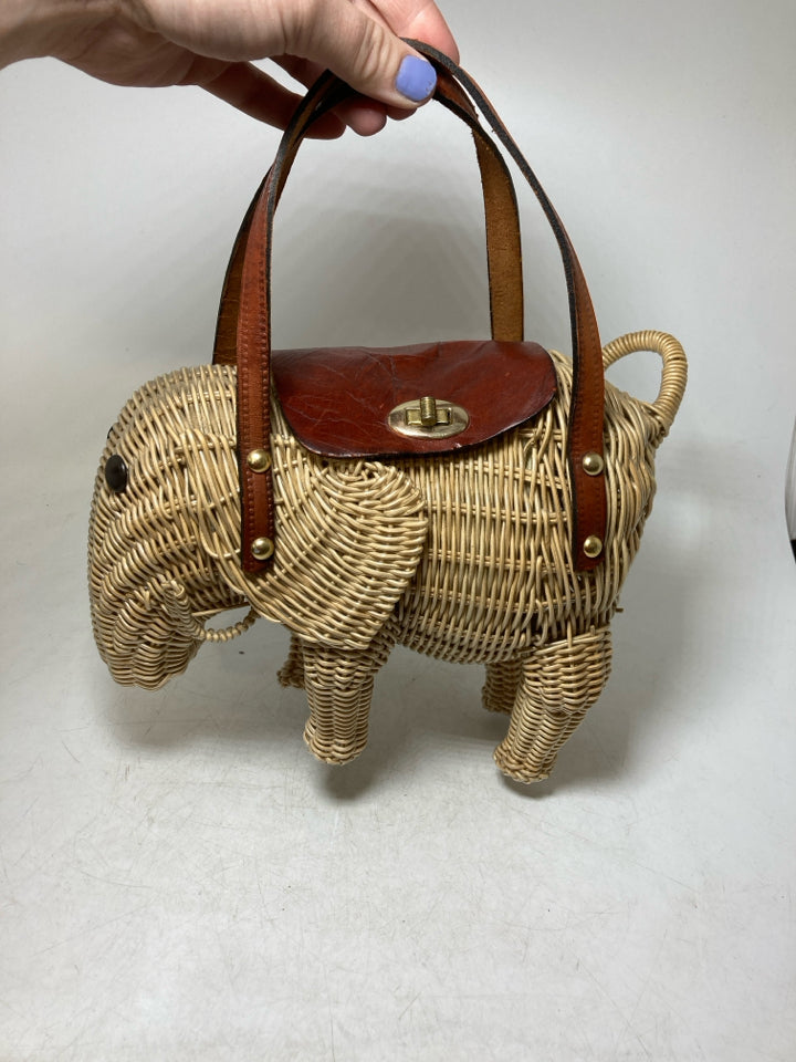 Vintage Le Jule Elephant Wicker Purse *Minor Interior Discoloration/Stains