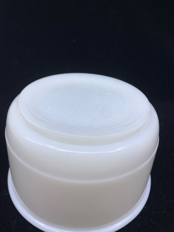 VTG WHITE MILK GLASS MIXING BOWL.