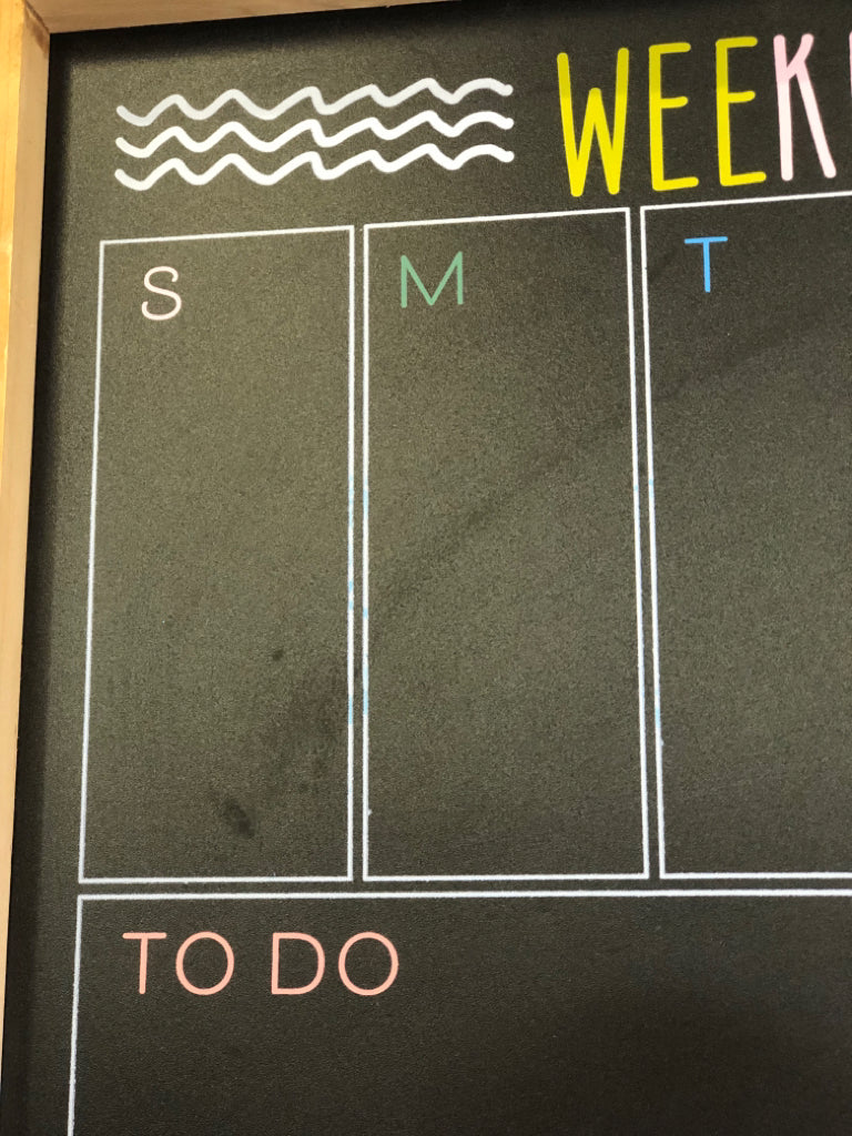 CHALKBOARD WEEKLY WALL CALENDAR.