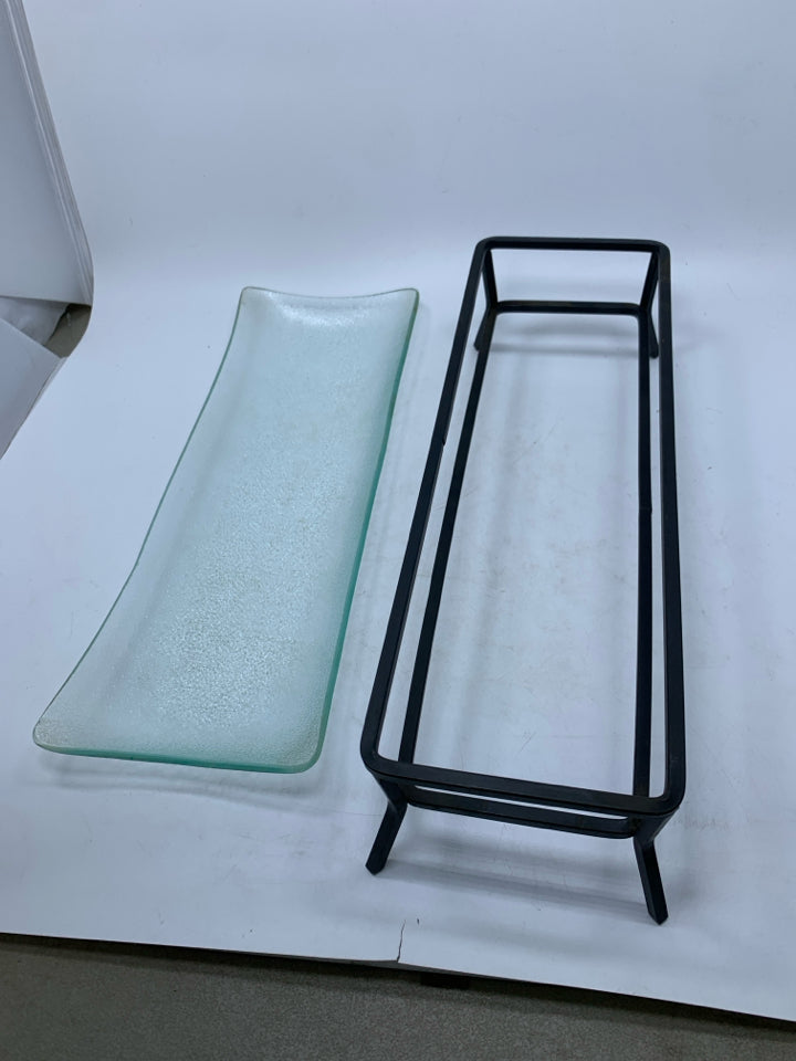 BLACK METAL BASE W/ RECTANGLE TEXTURED GLASS.
