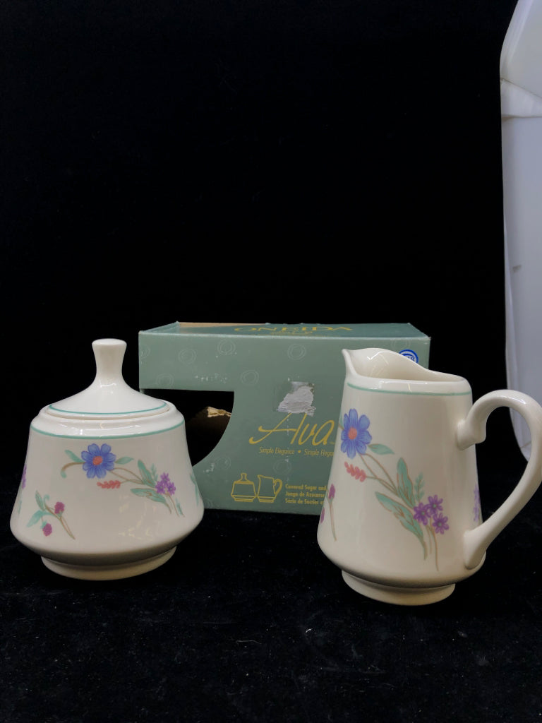 ONEIDA COVERED SUGAR AND CREAMER SET IN BOX.