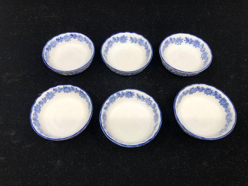 6 BLUE AND WHITE FLORAL DIP CUPS.