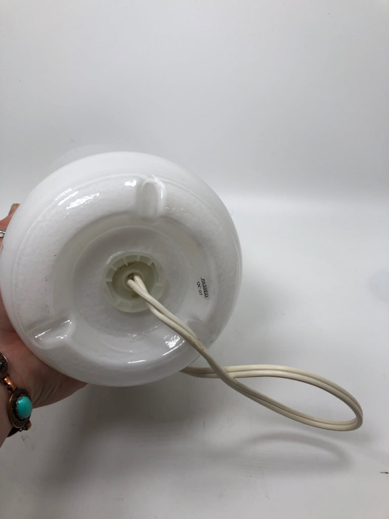 MILKY WHITE LAMP W WHITE SHADE.