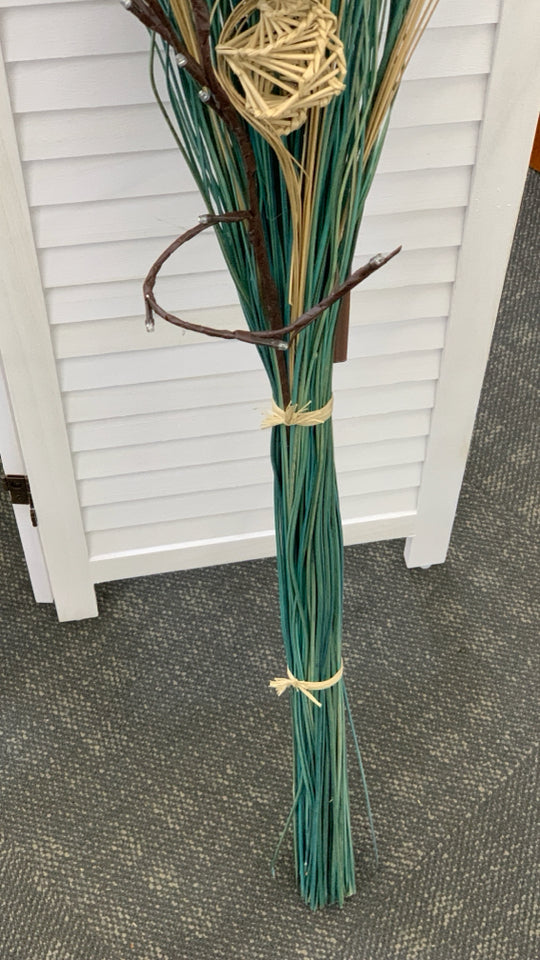 FAUX BLUE GRASS AND PEAPODS VASE FILLER.