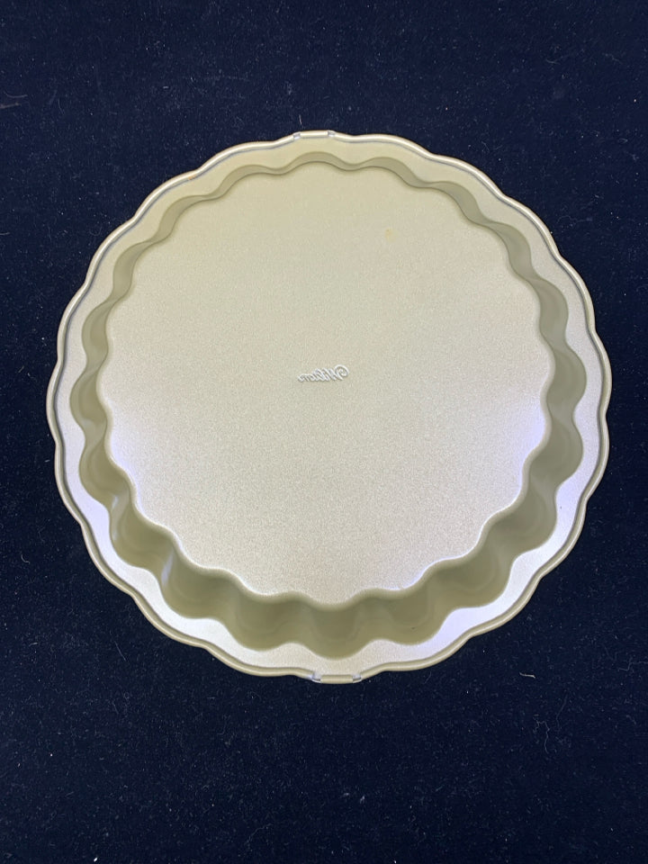 WILTON PIE DISH.