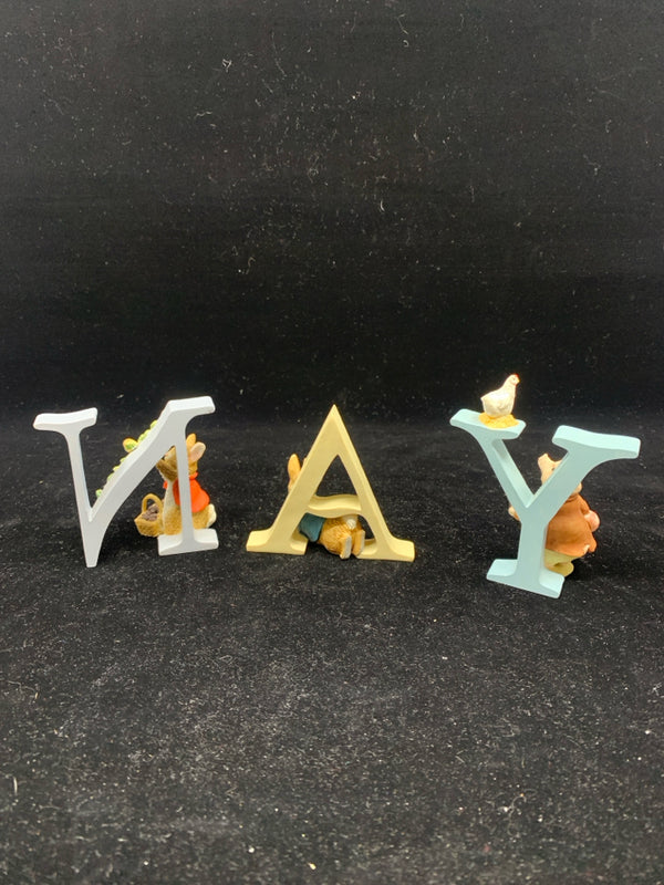 3-PETER RABBIT N A Y FIGURE LETTER SET.