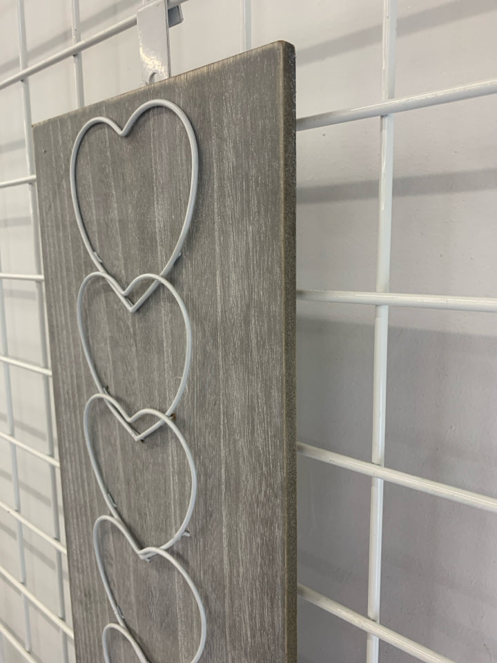 GREY WOOD W/METAL HEARTS PHOTO HOLDER WALL HANGING.