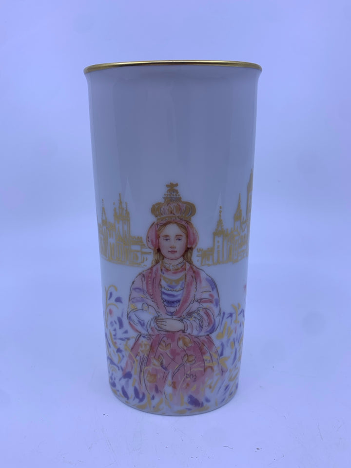 VINTAGE EDNA HIBEL VERTU PRINCESS W GOLD ACCENTS VASE.