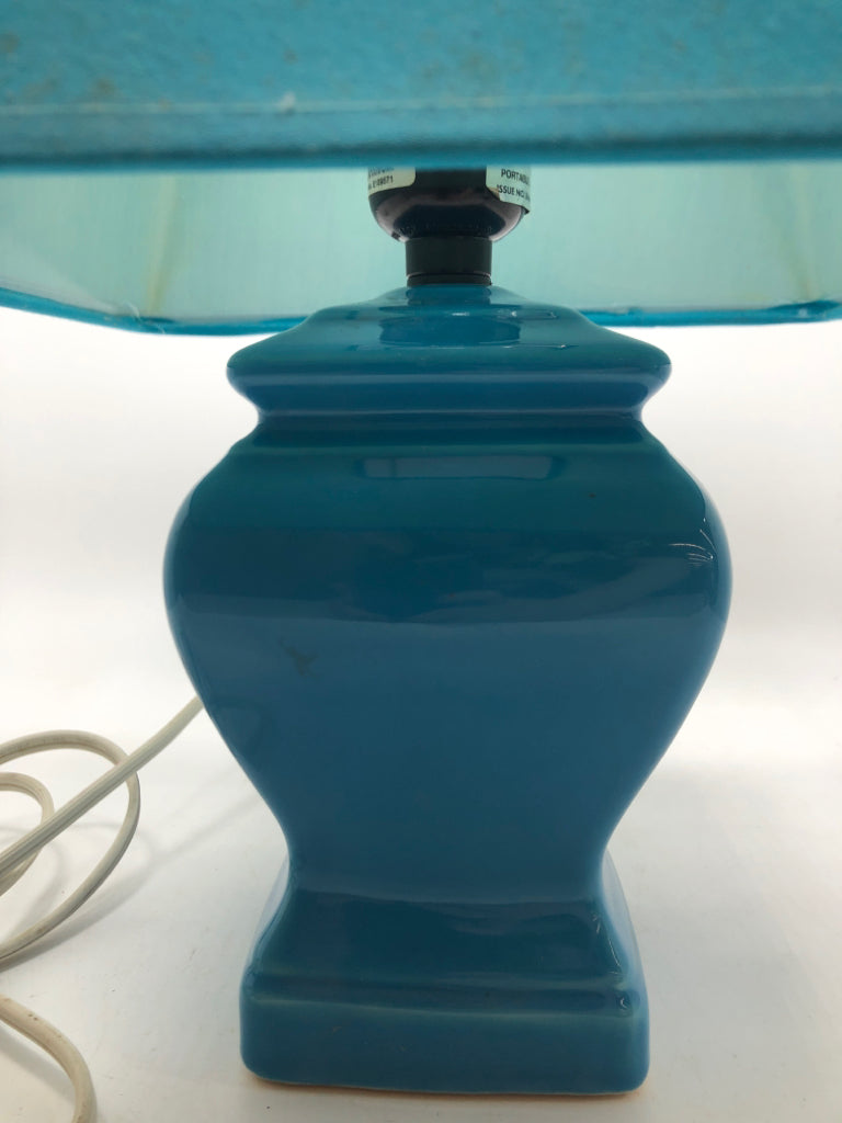BLUE CERAMIC BASE LAMP W/BLUE SHADE.