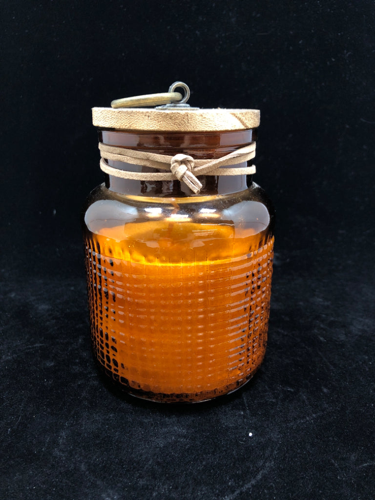 AMBER GLASS CANDLE W/WOOD LID.