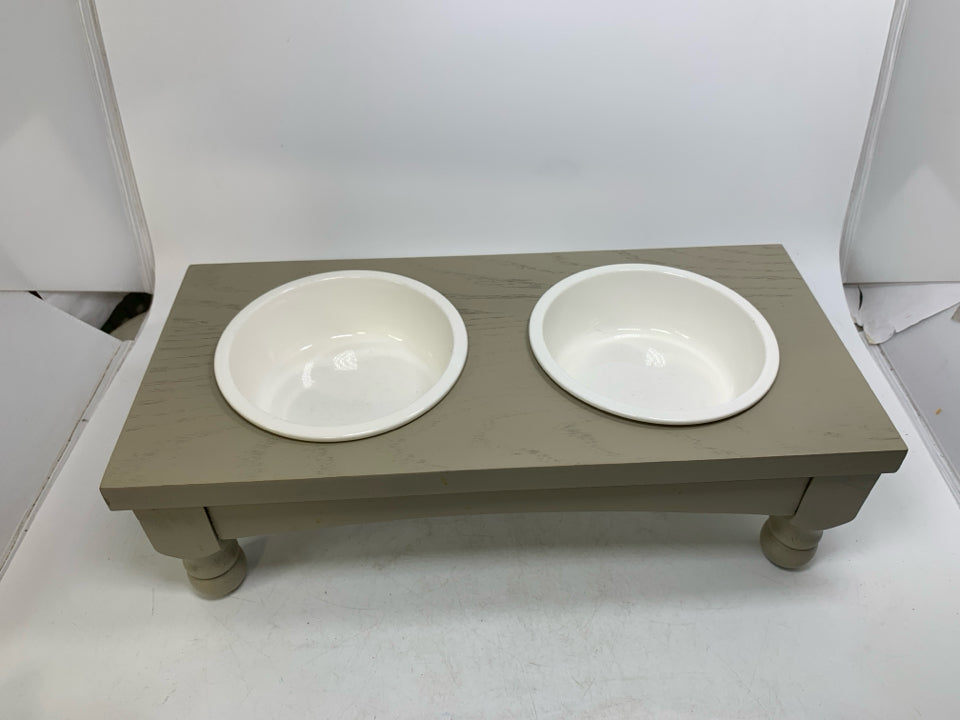 GREY WOOD BASE RAISED DOG BOWLS.