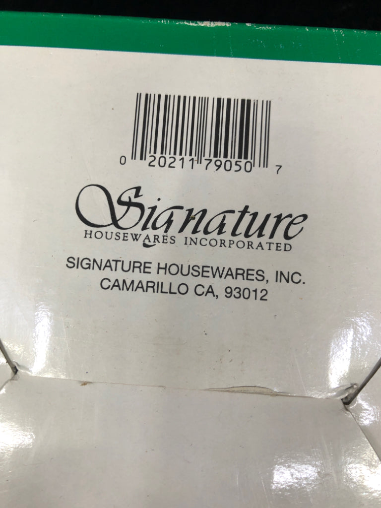 4 THE NIGHT BEFORE CHRISTMAS MUG SET.