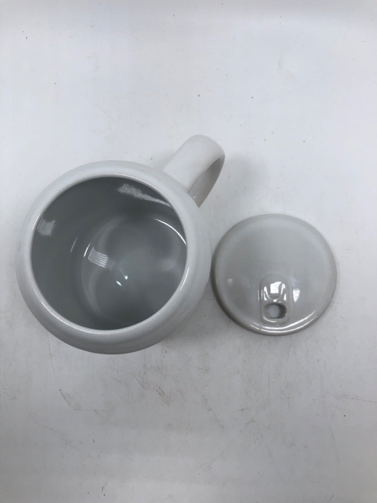 TAN/WHITE CHECKERED CERAMIC MUG W/LID.