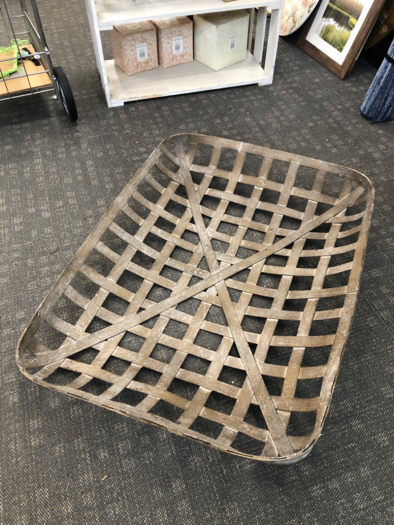 JUMBO RUSTIC LATTICE TOBACCO BASKET DECOR.