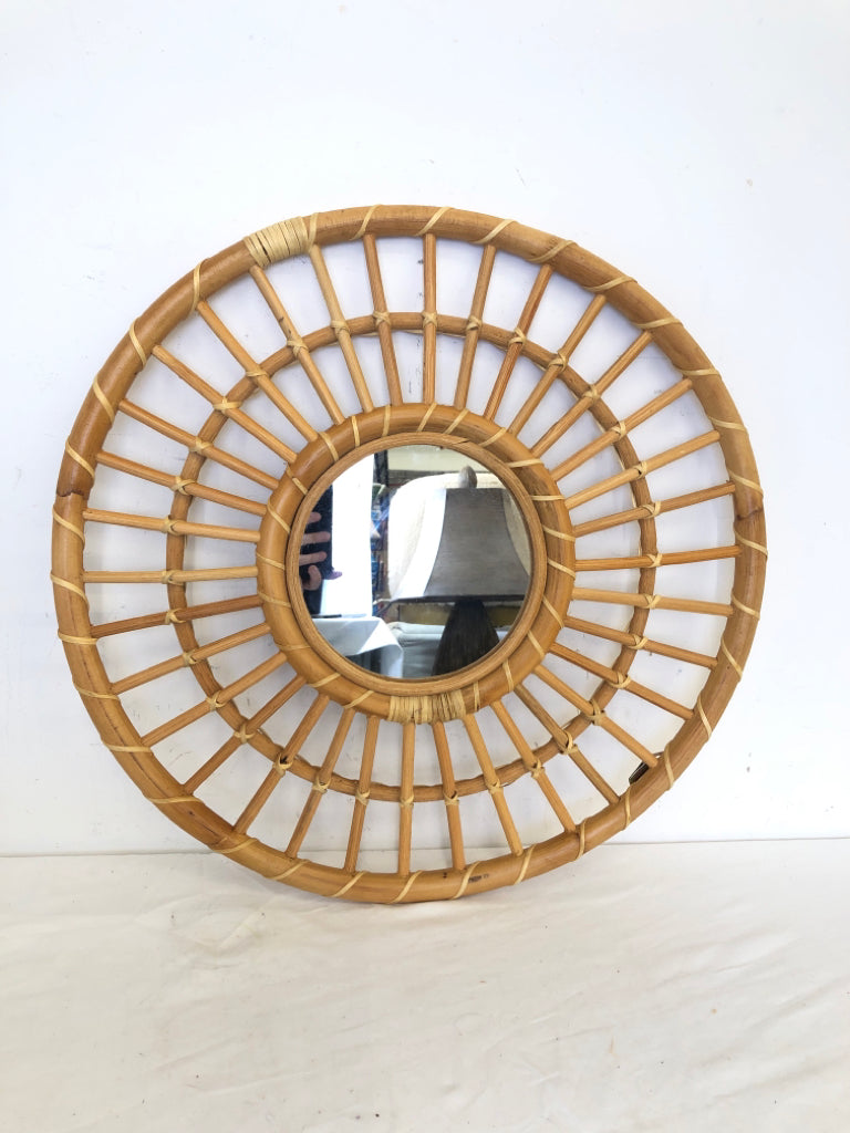 WOODEN CIRCLE MIRROR.