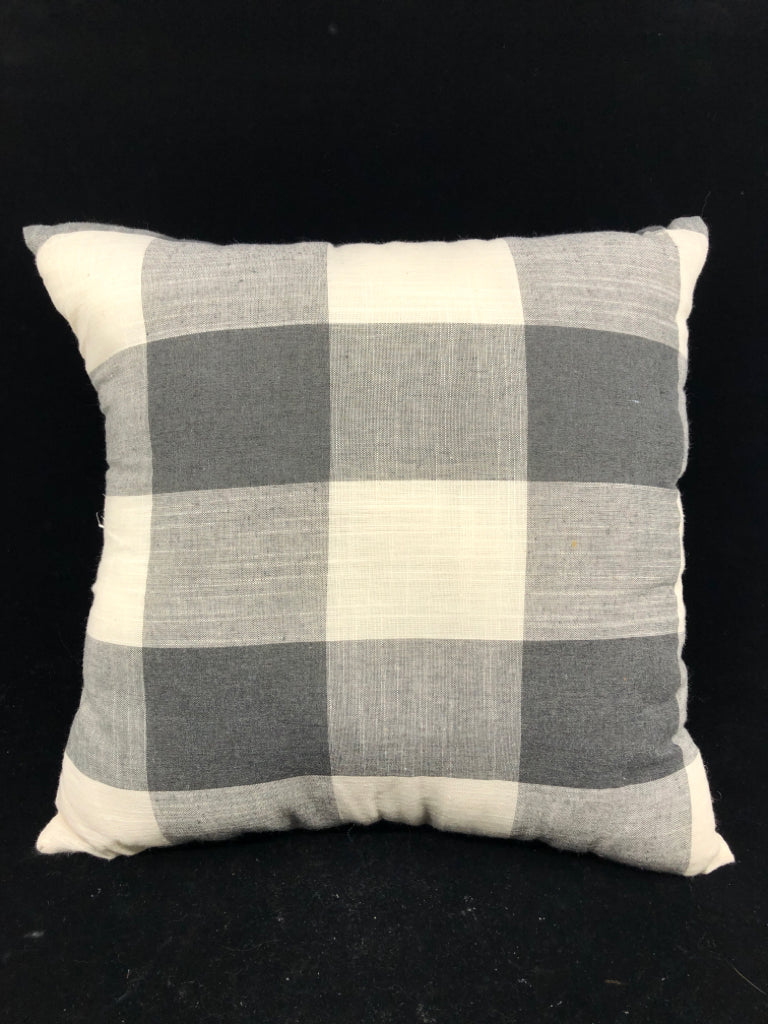 GREY AND WHITE CHECK PILLOW.