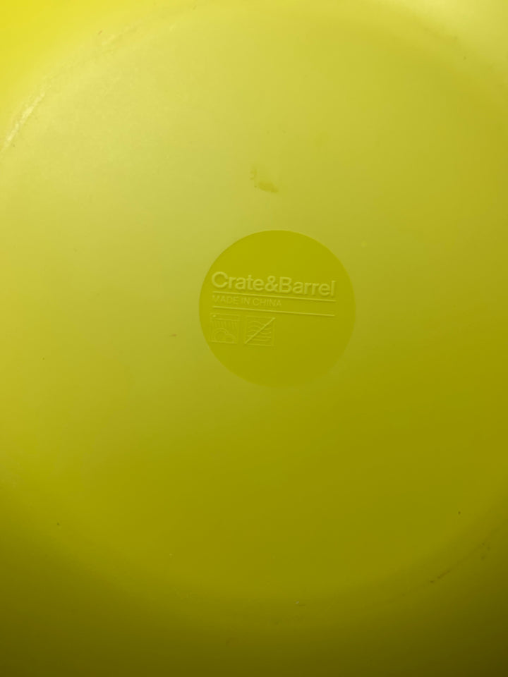 8 MELAMINE DINNER PLATES.