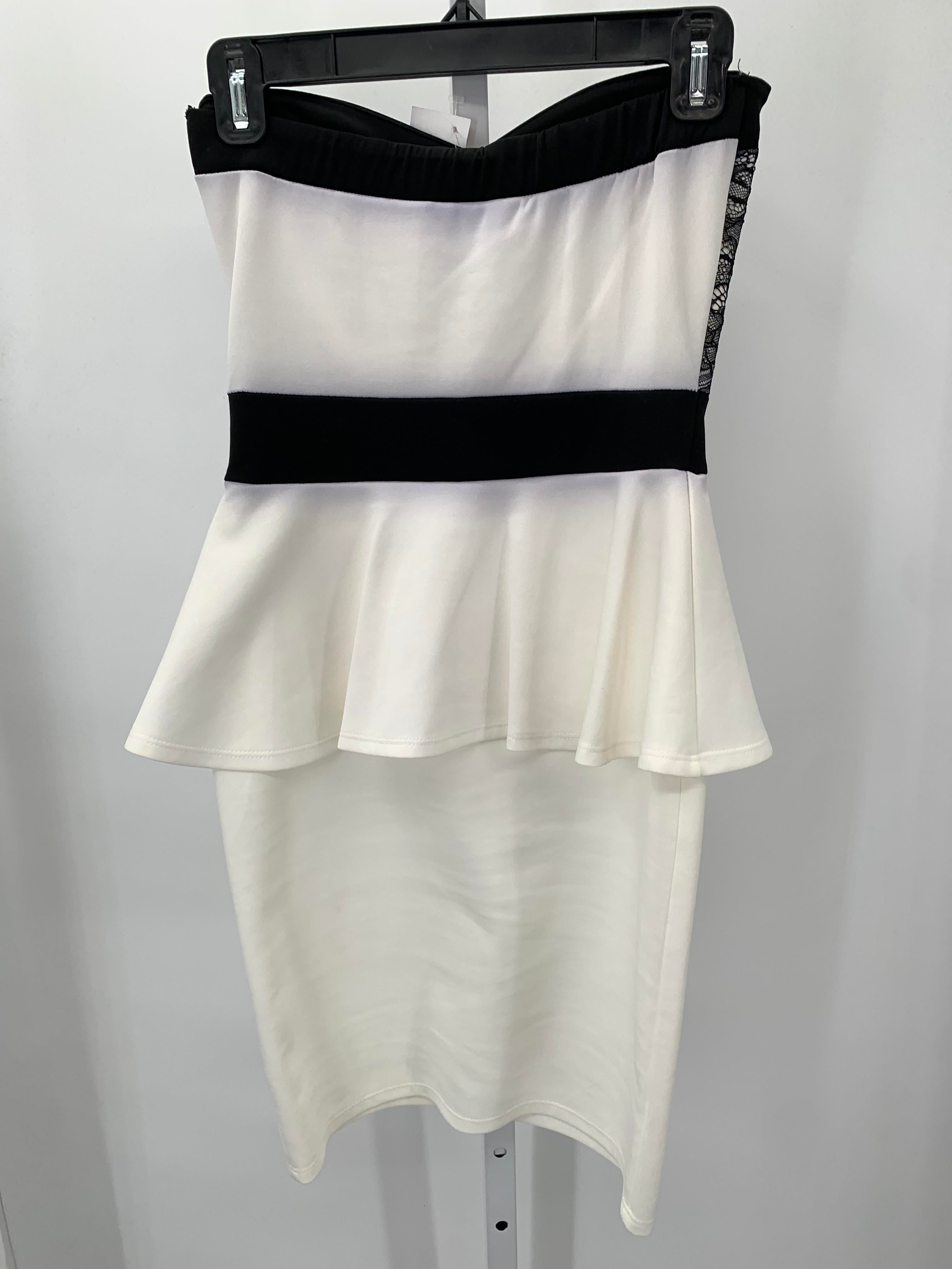 Deb Size Medium Juniors Sleeveless Dress