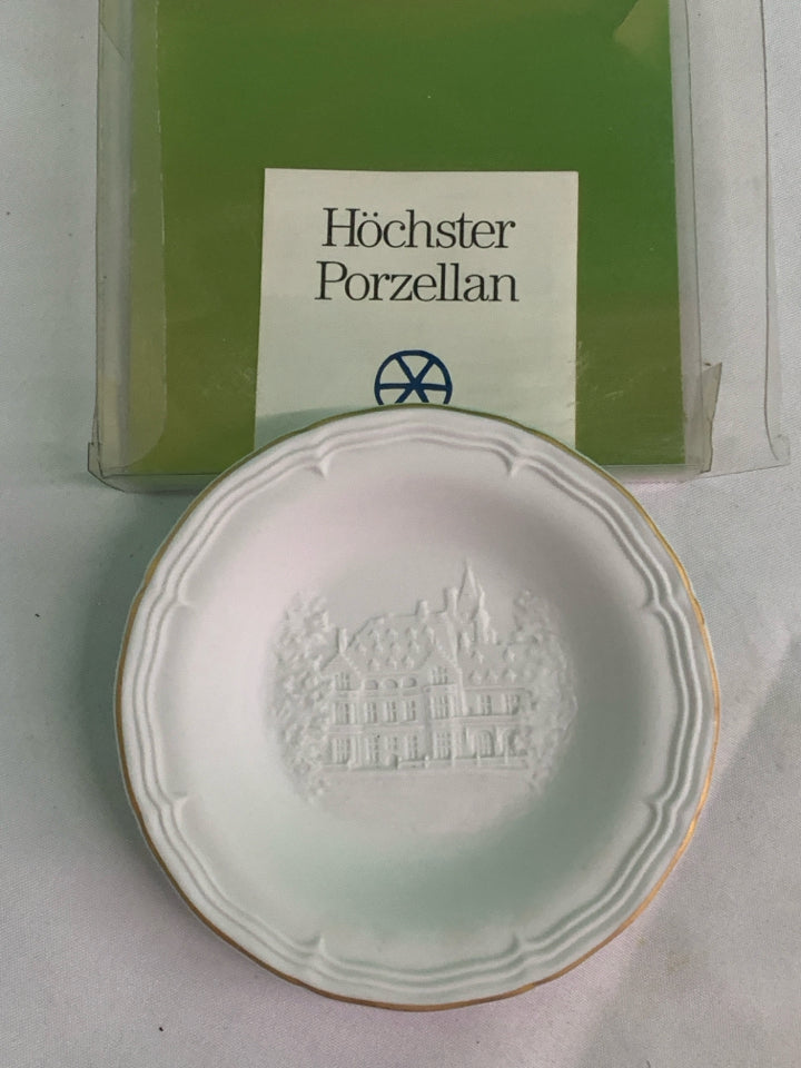 NIP EMBOSSED CASTLE VTG BOWL- HOCHSTER PORZELLAN.