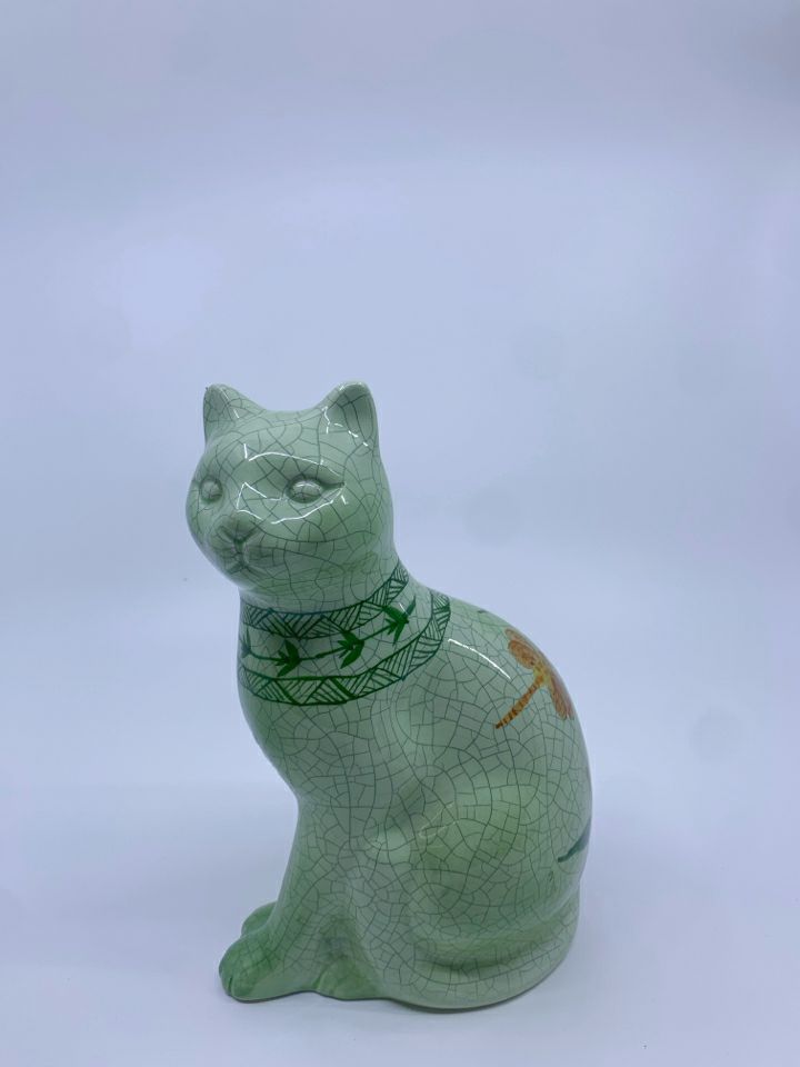 GREEN DRAGONFLY CAT W BAMBOO.