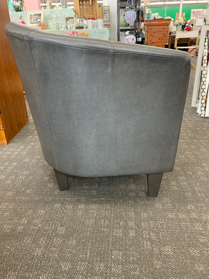 GREY TEXTURED FAUX LEATHER ACCENT CHAIR.