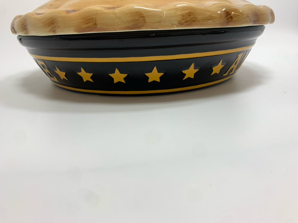 AMERICAN PIE COVERED PIE DISH.