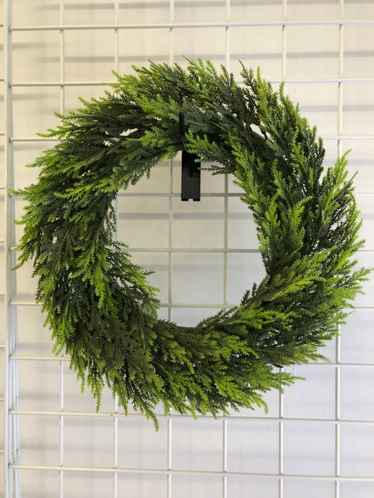 NIP FAUX GREENS WREATH.