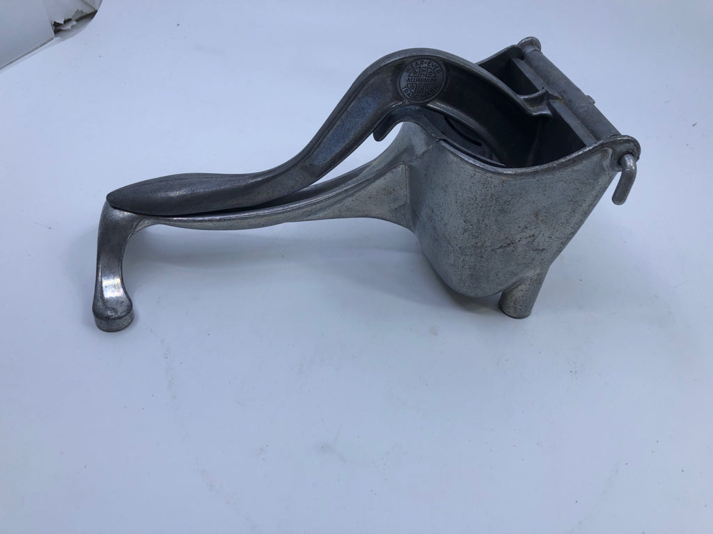 VTG ALUMINUM JUICER.