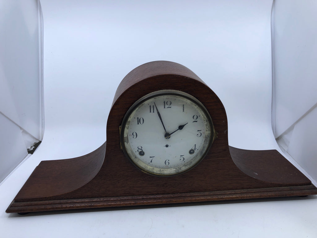 VTG DARK DESK CLOCK W KEY.
