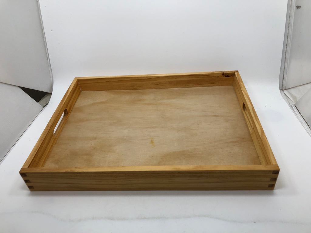 LIGHT WOODEN TRAY W/HANDLES.