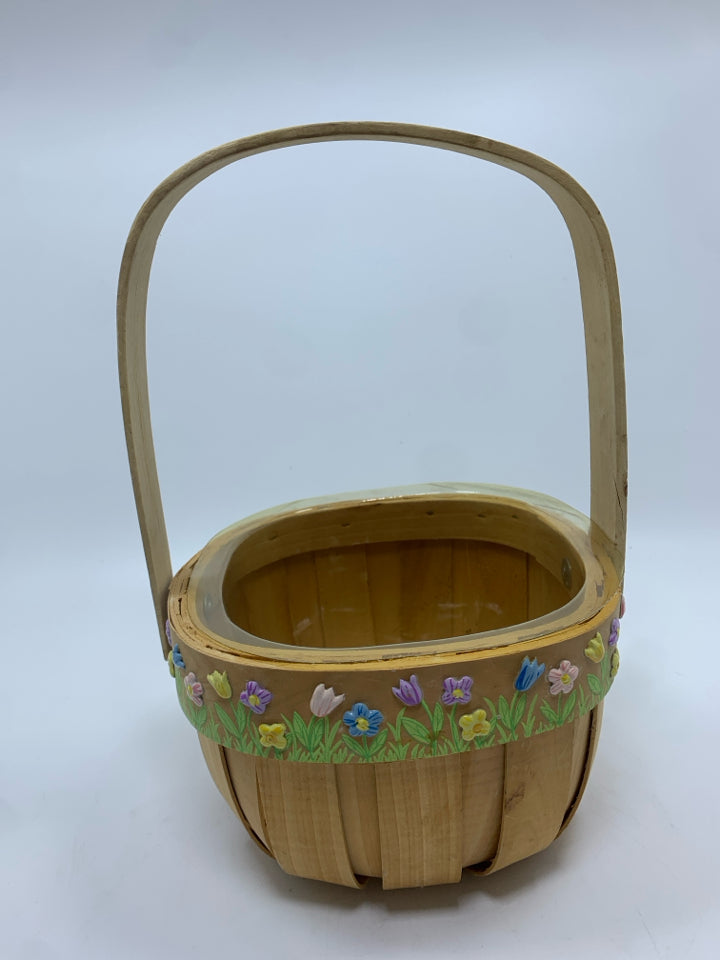 RAISED FLOWER DESIGN WOVEN BASKET.