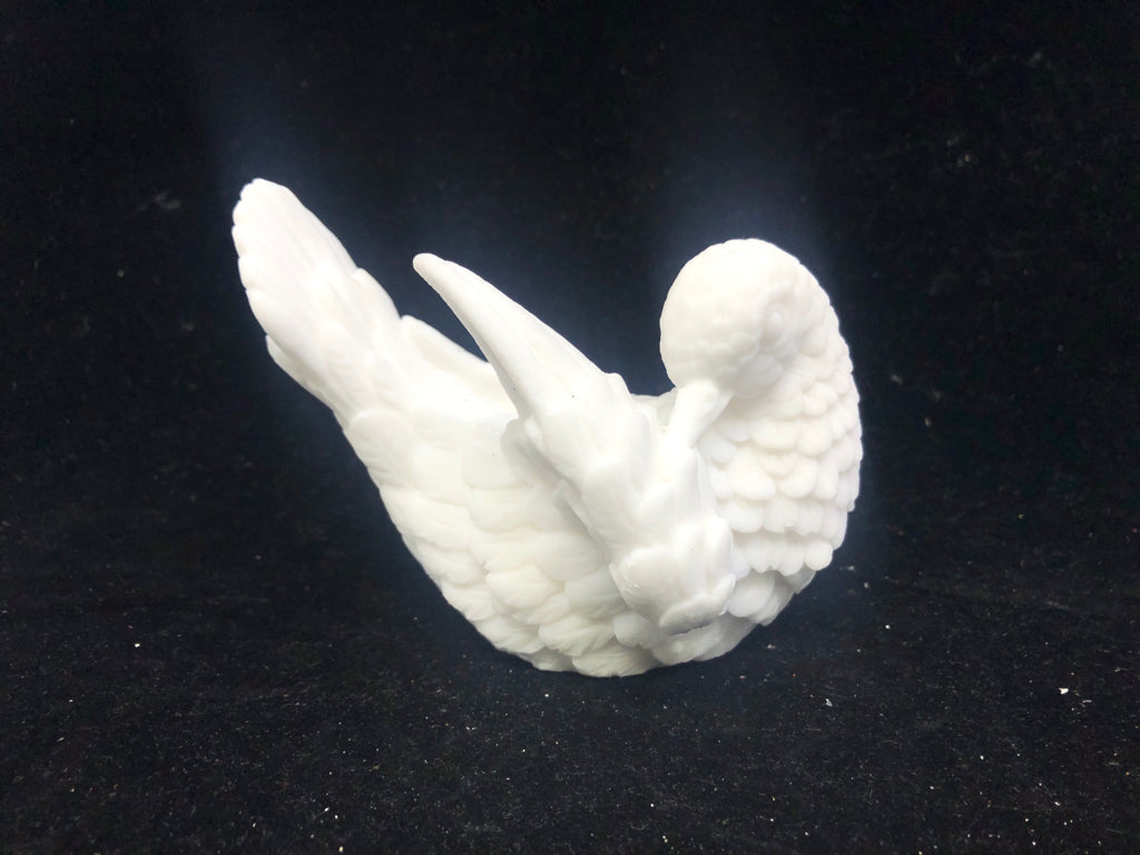 WHITE STONE CARVED BIRD-MADE IN ITALY.