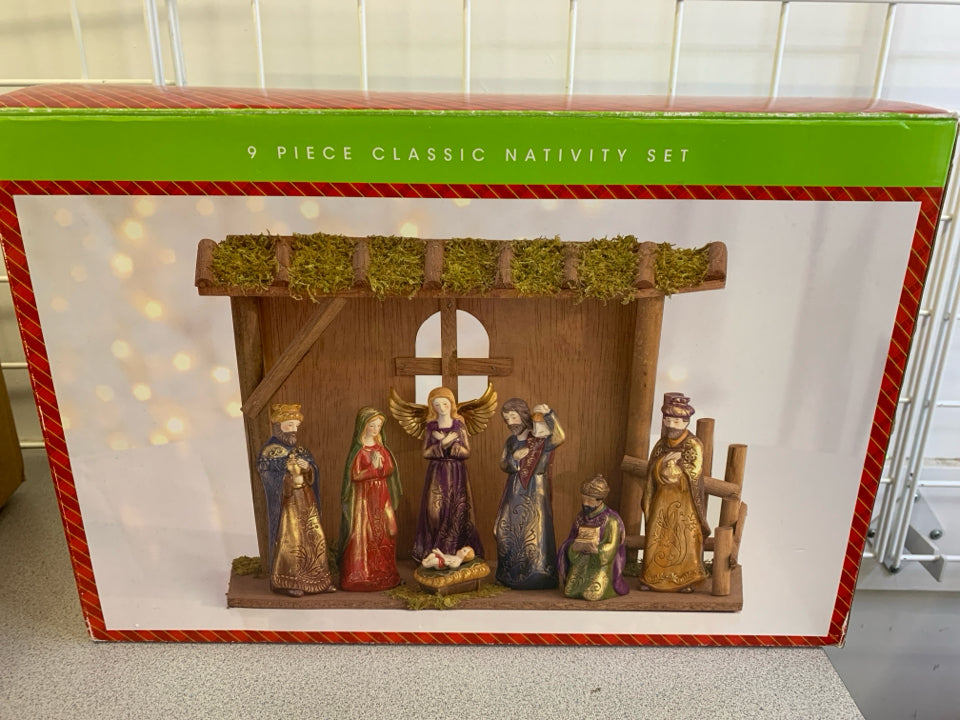 NIB 9 PC CLASSIC NATIVITY SET NORTH POLE TRADING CO.