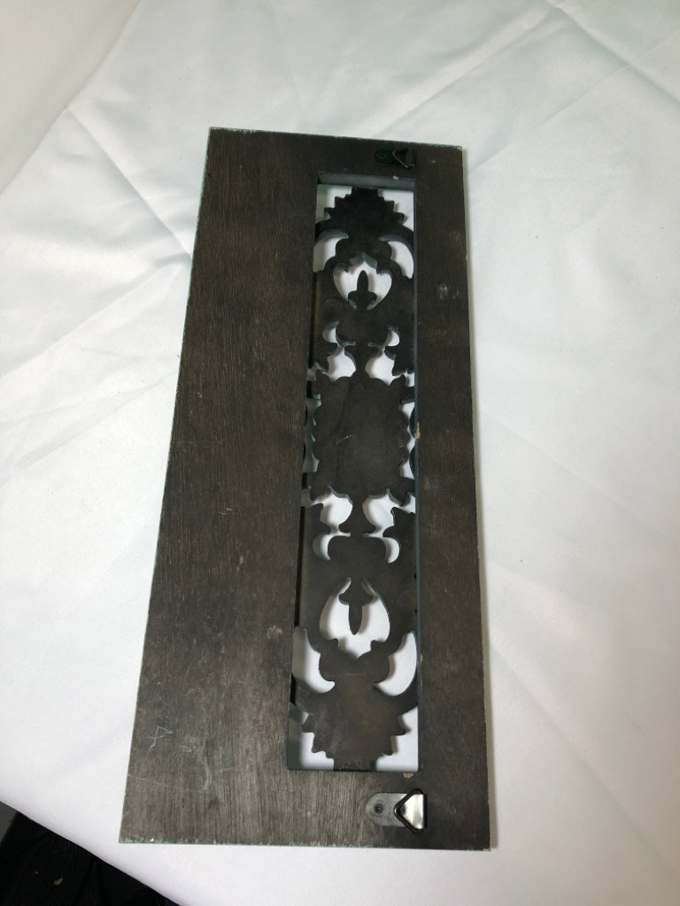 GREEN WASHED 3 HOOK WALL HANGING.