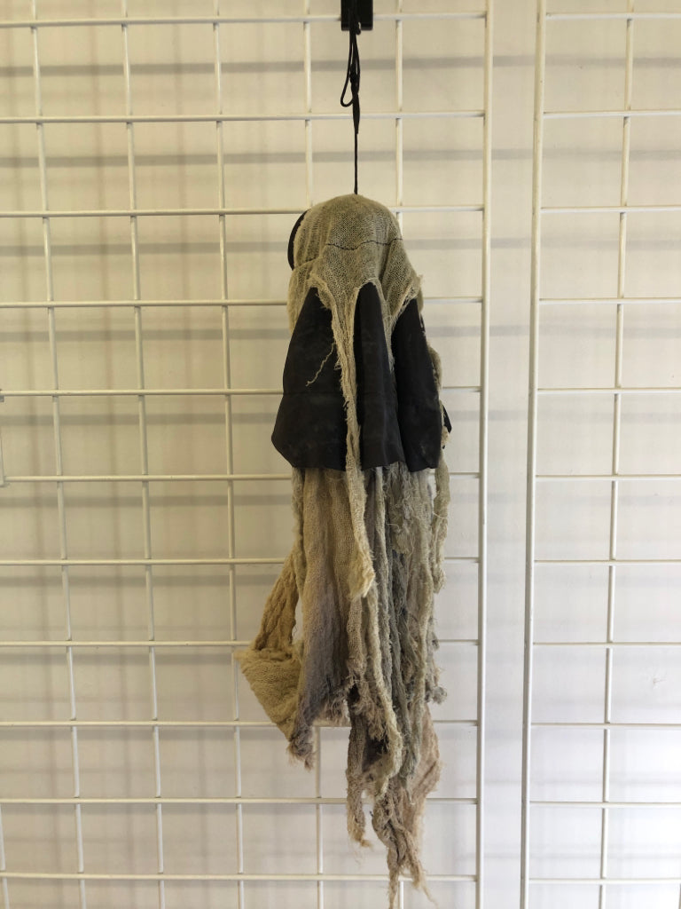 HANGING GHOST SKELETON.