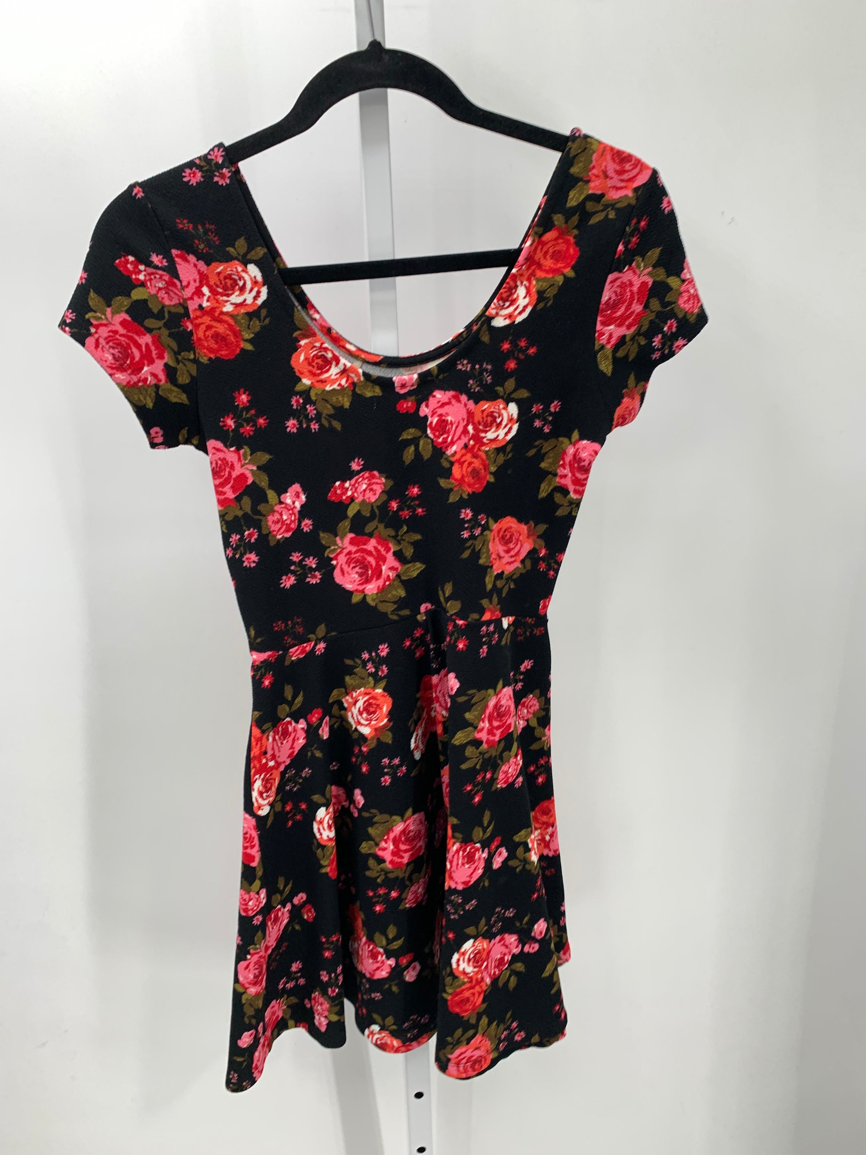 Planet Gold Size Medium Juniors Short Sleeve Dress