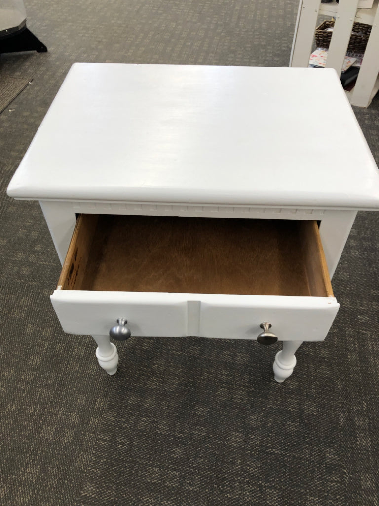REFURBISHED WHITE NIGHTSTAND.