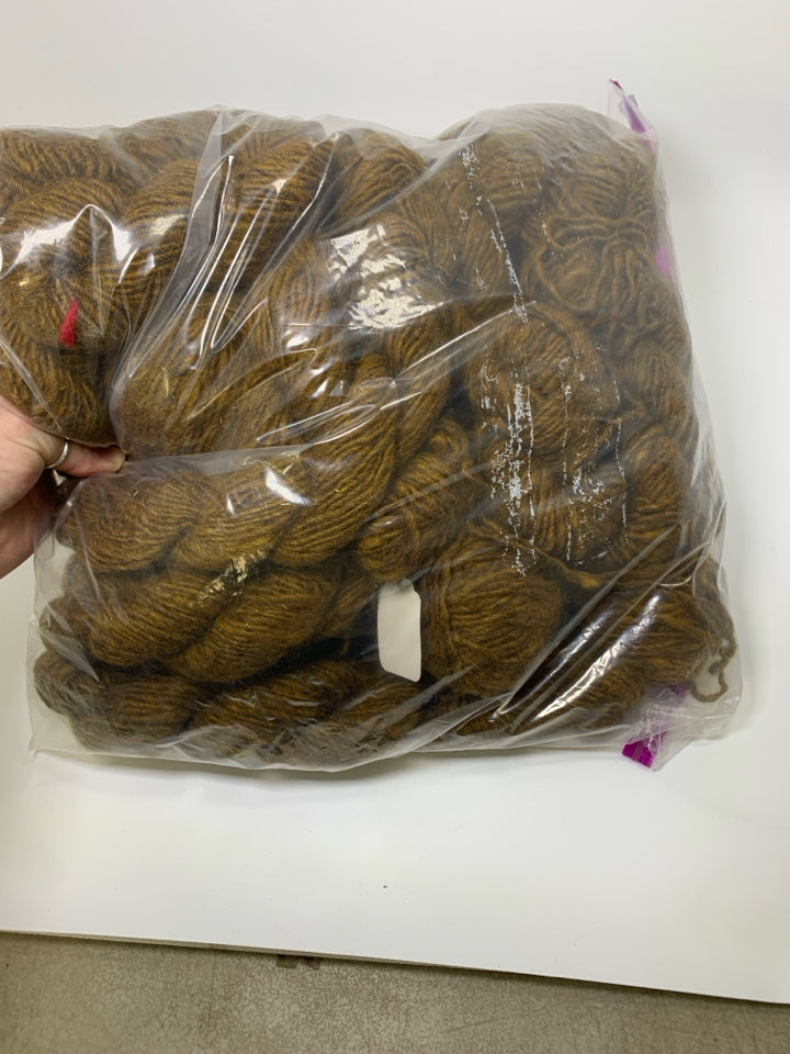 LARGE BAG OF BROWN WOOL YARN.