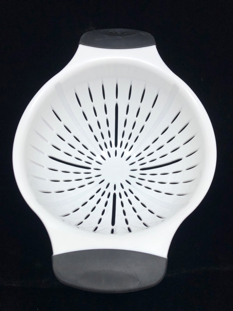 T-FAL WHITE PLASTIC STRAINER.