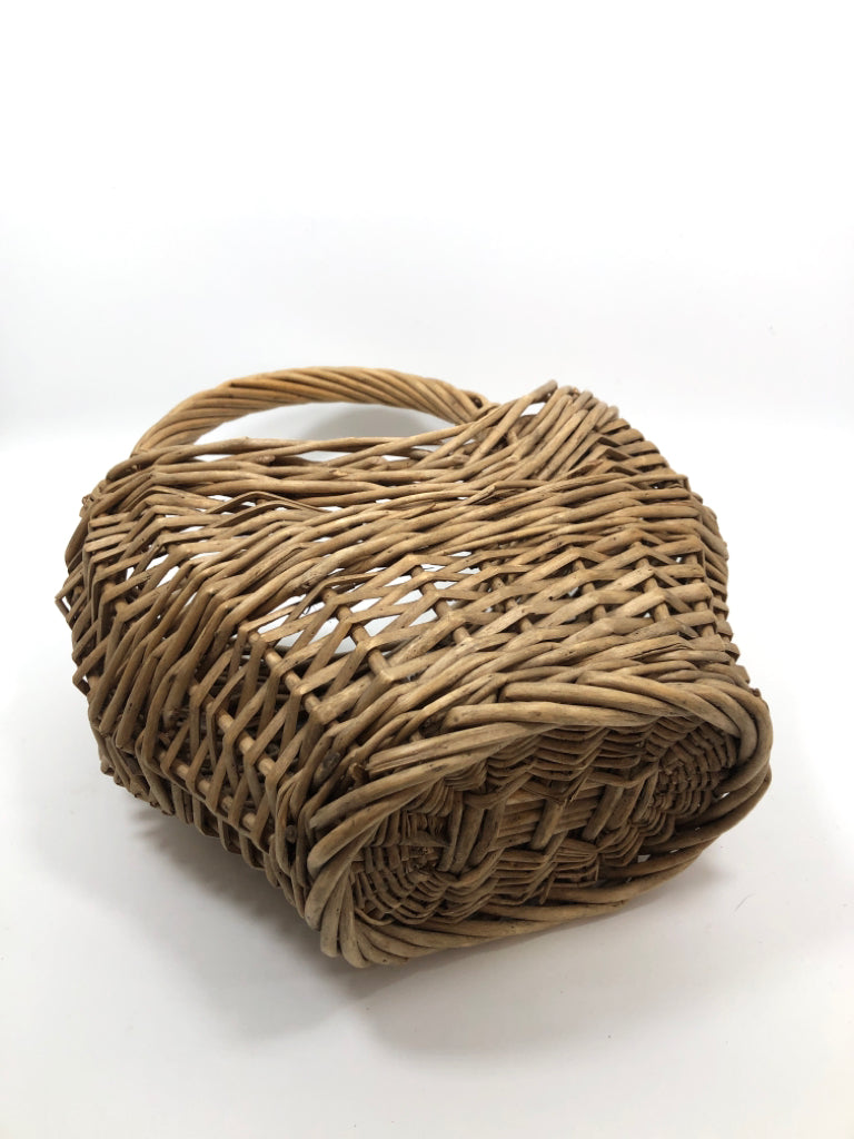 GREY HEART SHAPED WICKER BASKET W/HANDLE.