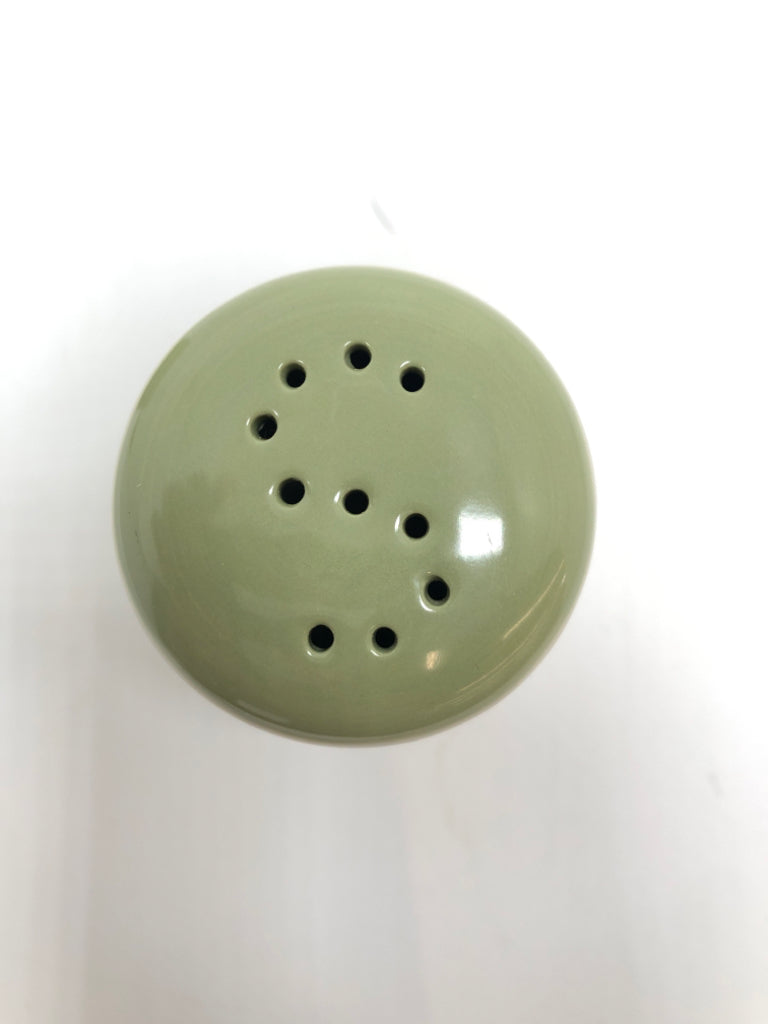 2PC DARLING SPRING GREEN S+P SHAKERS.