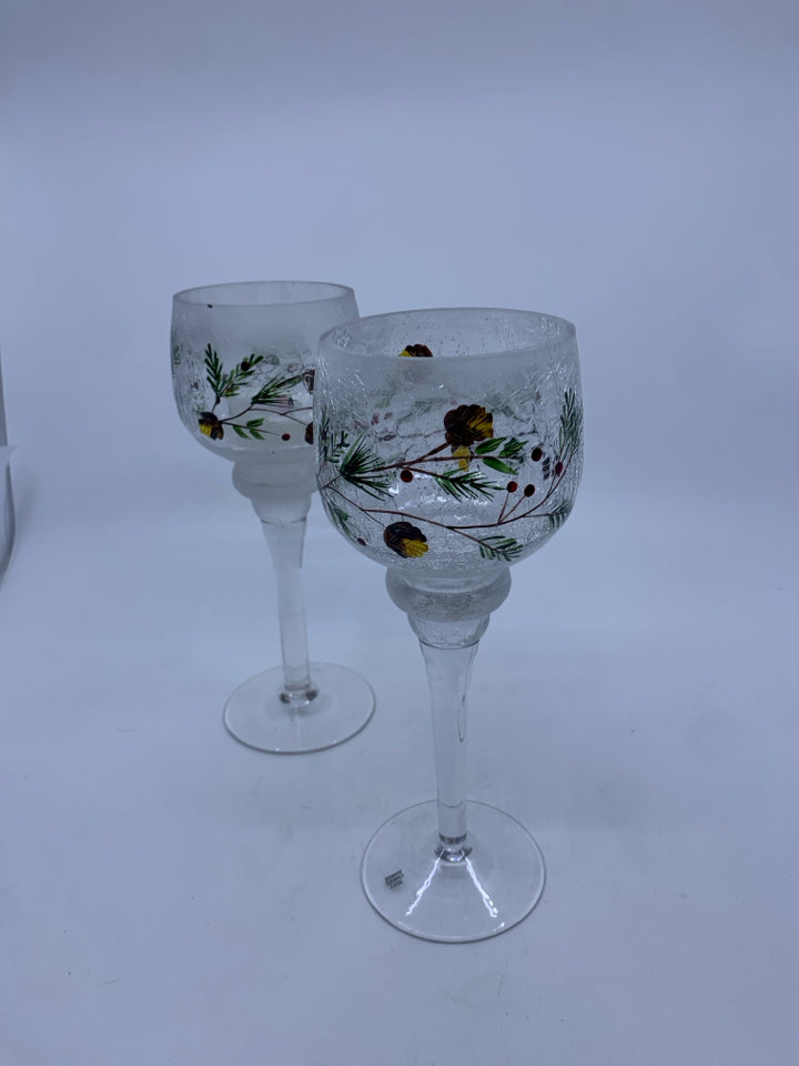 2 FOOTED PINE WITH BERRIES CRACKLE GLASS TEA LIGHT HOLDERS.