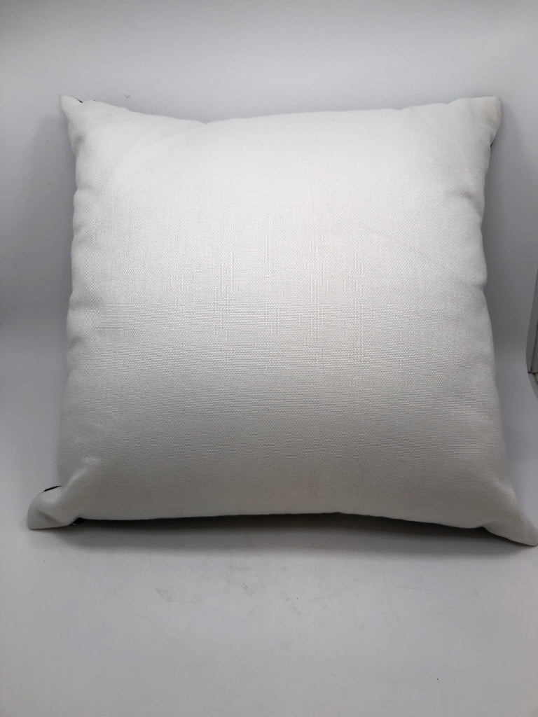 B&W ARROW DESIGN PILLOW.