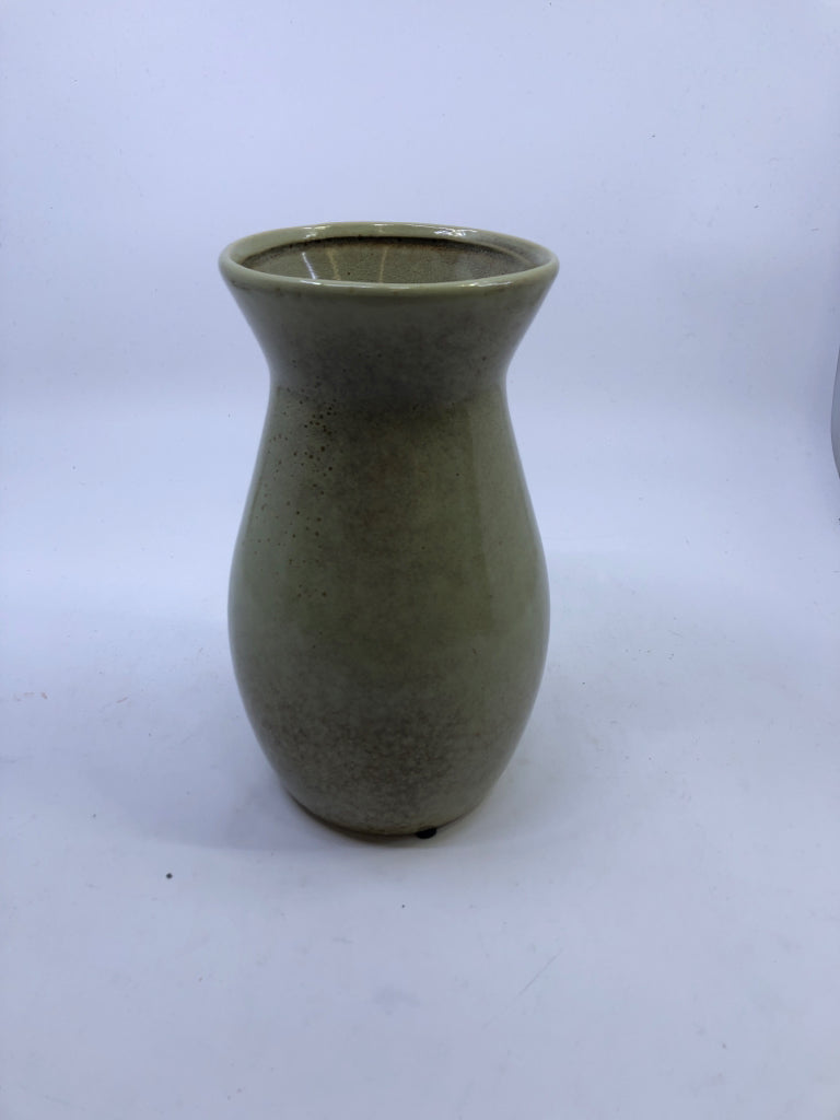 TAN POTTERY VASE.