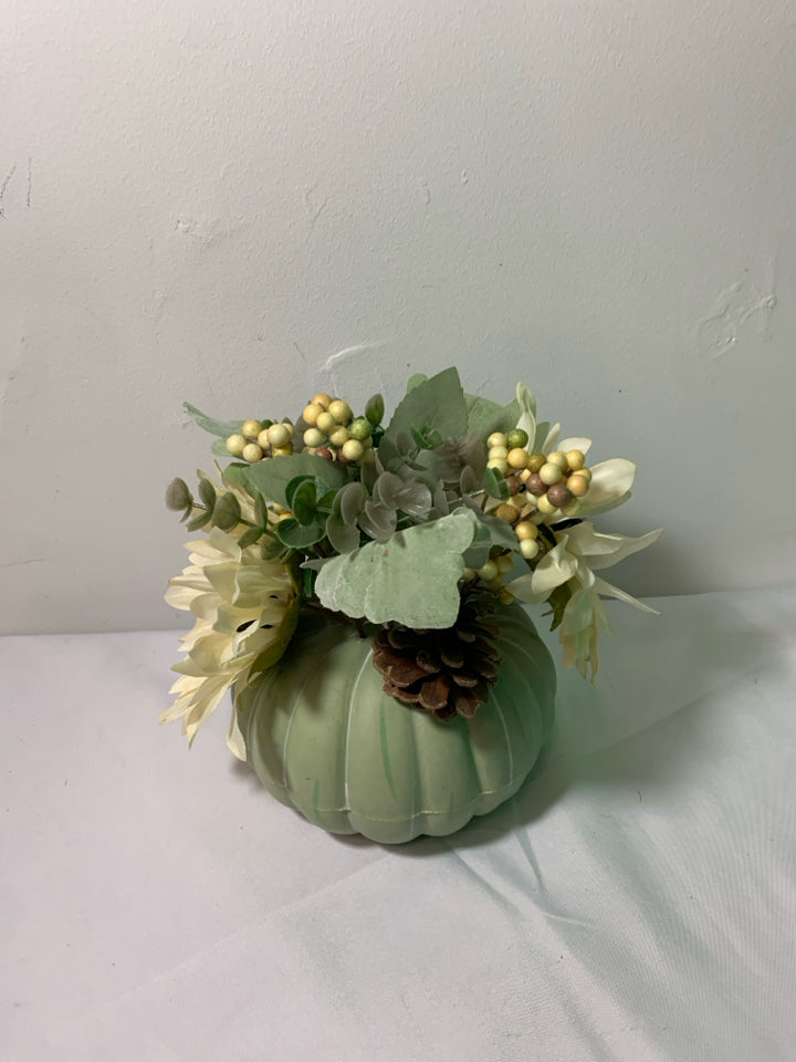 TEAL PUMPKIN W/ FAUX FALL BOUQUET.