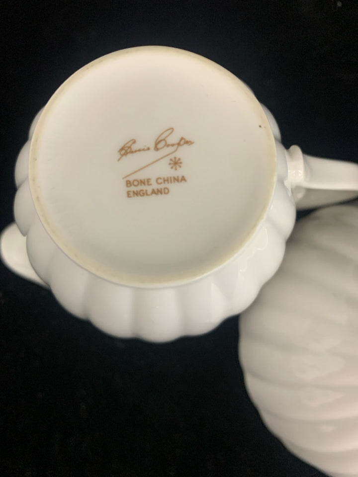 2PC VTG SUGAR AND CREAMER SET W YELLOW INSIDE.