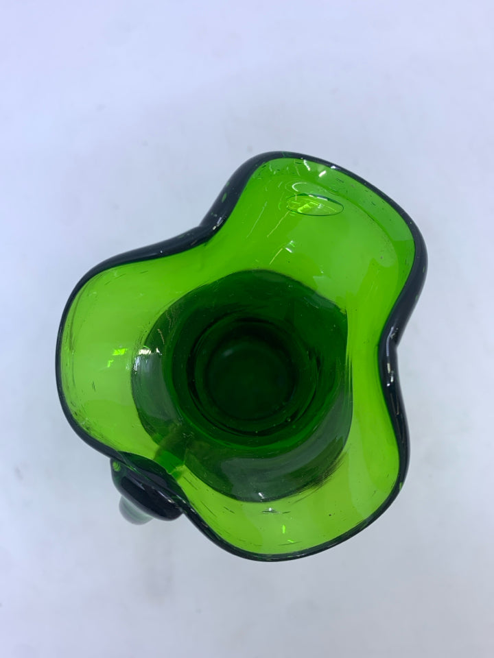 DK GREEN RUFFLE TOP GLASS VASE.