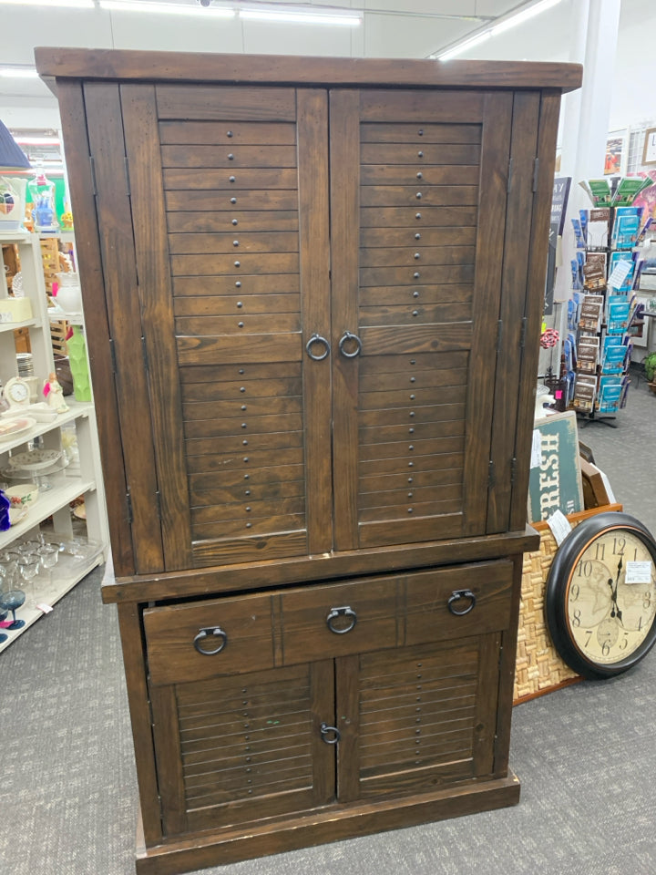 DARK WOOD TV CABINET W SHELF AND BOTTOM CABINET.