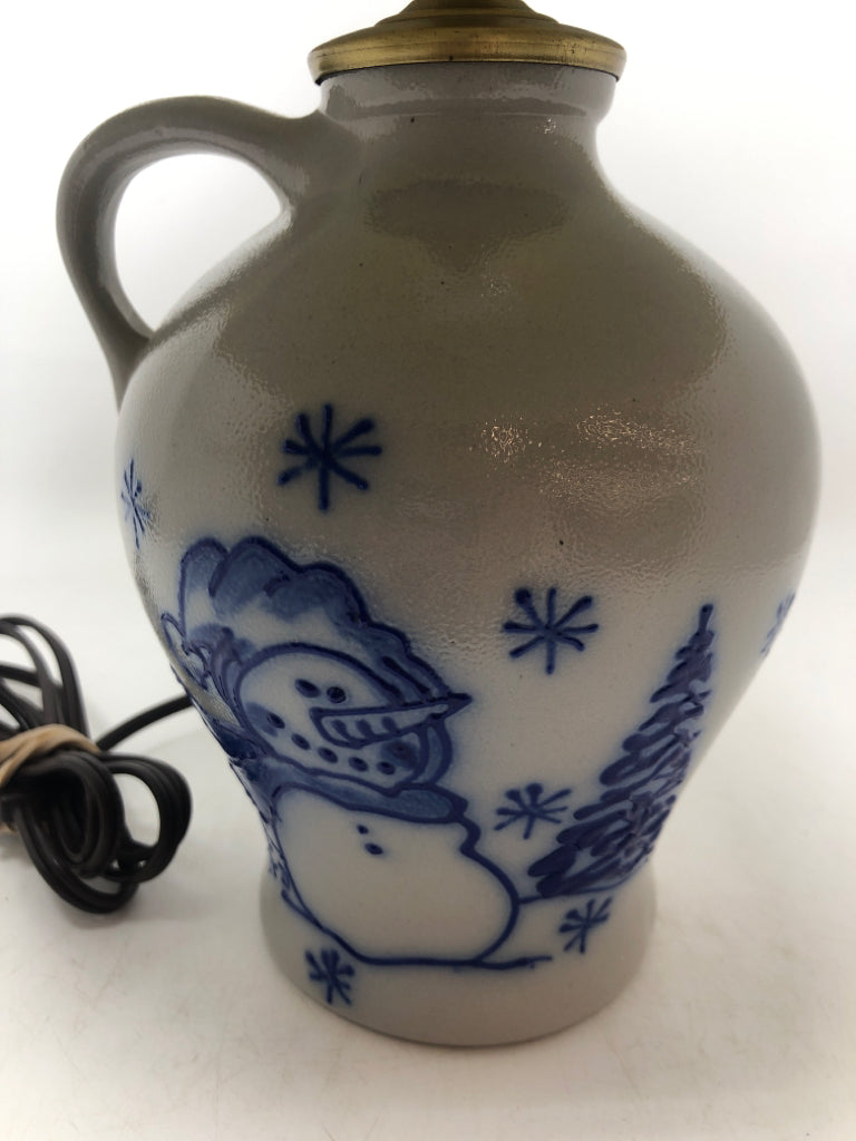 SNOWMAN STONEWARE JUG LAMP W/BLUE PLEATED SHADE.
